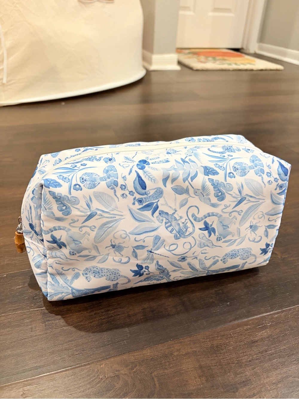 Oh My Mahjong Katherine Cardy Amazon Storage Bag Blue White Tropical Travel Bag - Picture 3 of 7